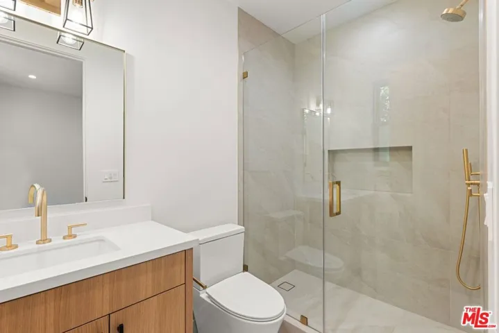 5347 Amigo Avenue, Tarzana, California 91356