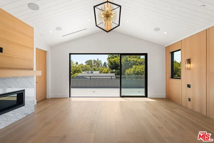 5347 Amigo Avenue, Tarzana, California 91356