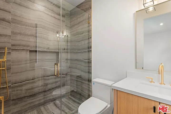 5347 Amigo Avenue, Tarzana, California 91356