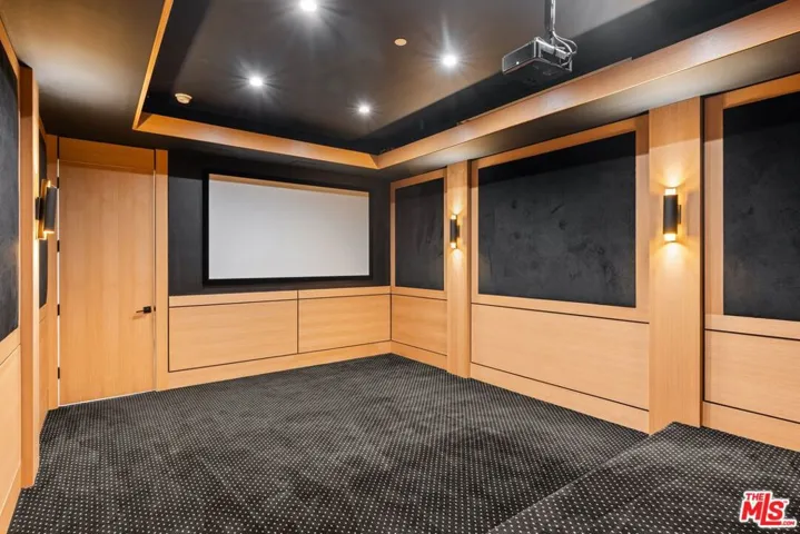 5347 Amigo Avenue, Tarzana, California 91356