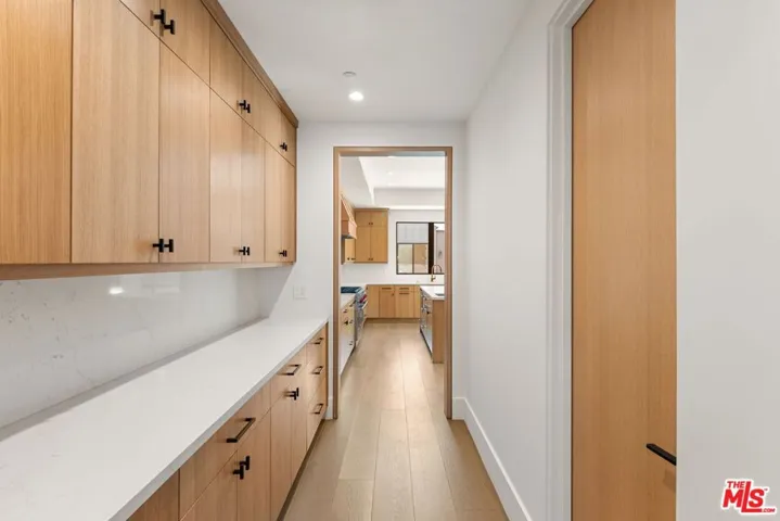 5347 Amigo Avenue, Tarzana, California 91356