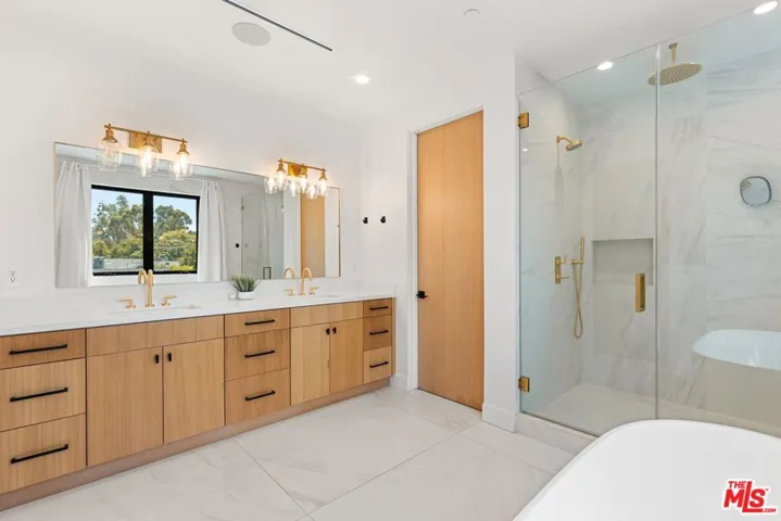 5347 Amigo Avenue, Tarzana, California 91356