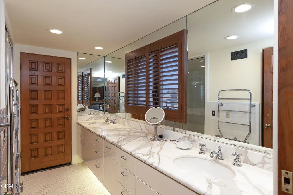 3265 Ocean Dr-39