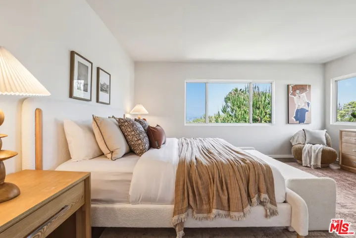 2525 Ivanhoe Drive, Los Angeles, California 90039