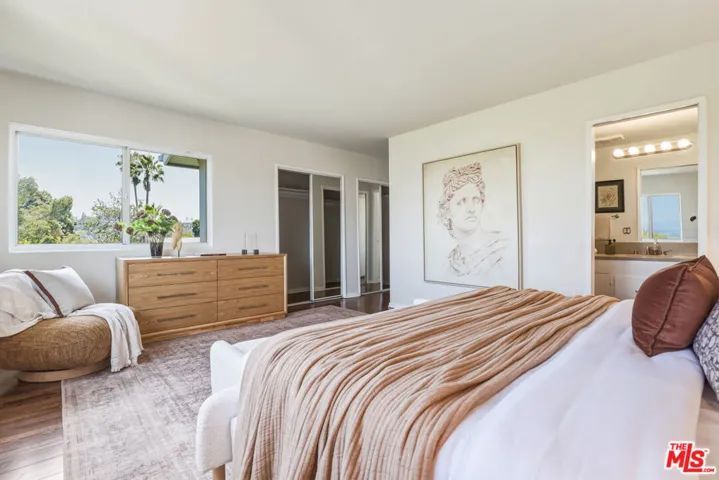 2525 Ivanhoe Drive, Los Angeles, California 90039