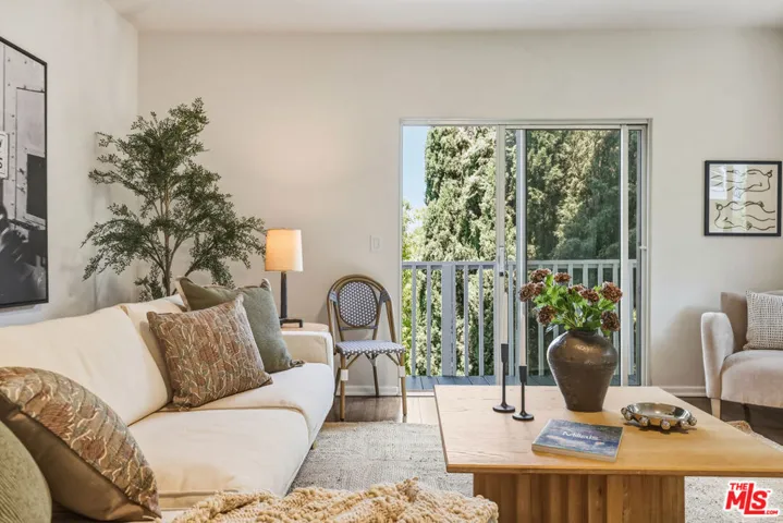 2525 Ivanhoe Drive, Los Angeles, California 90039