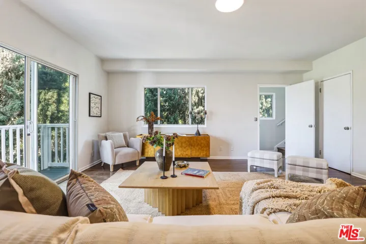2525 Ivanhoe Drive, Los Angeles, California 90039