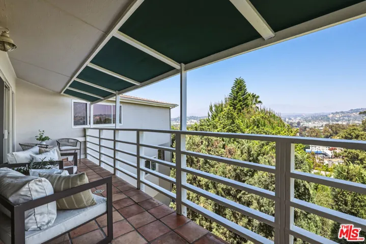 2525 Ivanhoe Drive, Los Angeles, California 90039