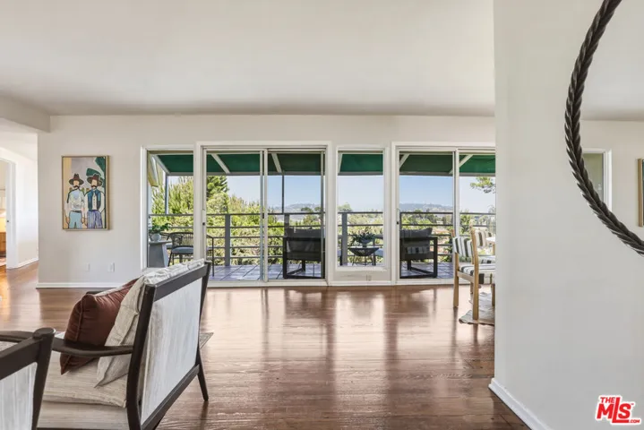 2525 Ivanhoe Drive, Los Angeles, California 90039