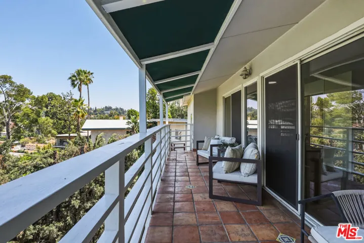 2525 Ivanhoe Drive, Los Angeles, California 90039