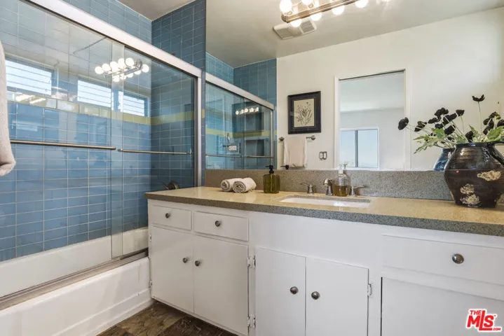 2525 Ivanhoe Drive, Los Angeles, California 90039
