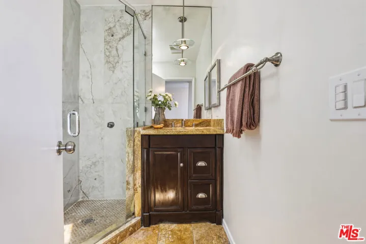 2525 Ivanhoe Drive, Los Angeles, California 90039