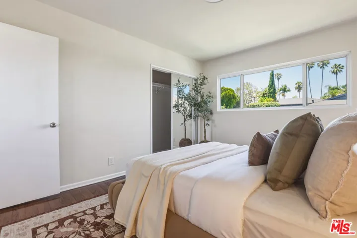 2525 Ivanhoe Drive, Los Angeles, California 90039