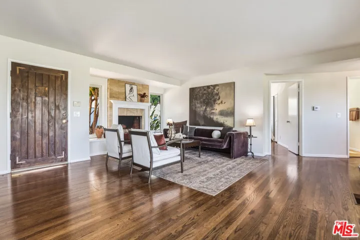 2525 Ivanhoe Drive, Los Angeles, California 90039