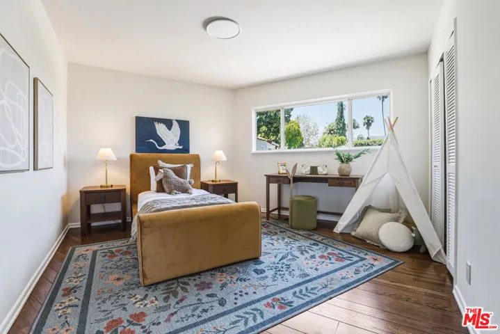 2525 Ivanhoe Drive, Los Angeles, California 90039