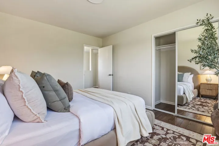 2525 Ivanhoe Drive, Los Angeles, California 90039