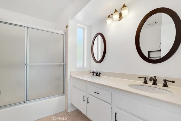 905 Thistlegate, Oak Park, California 91377