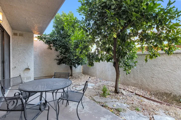 905 Thistlegate, Oak Park, California 91377