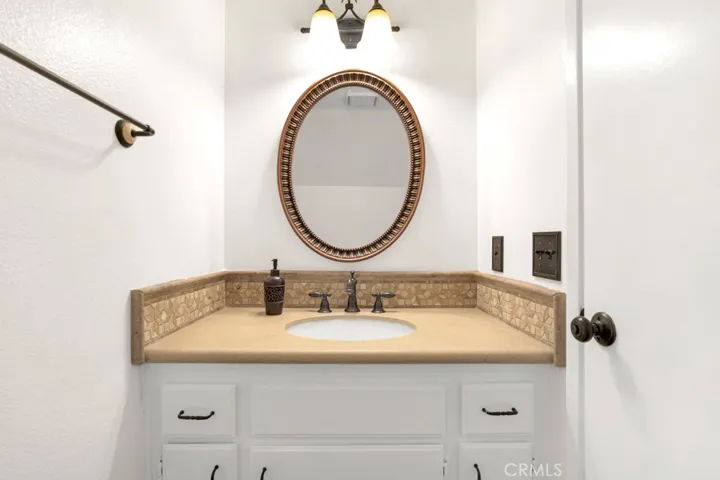905 Thistlegate, Oak Park, California 91377