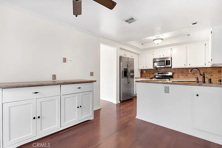 905 Thistlegate, Oak Park, California 91377