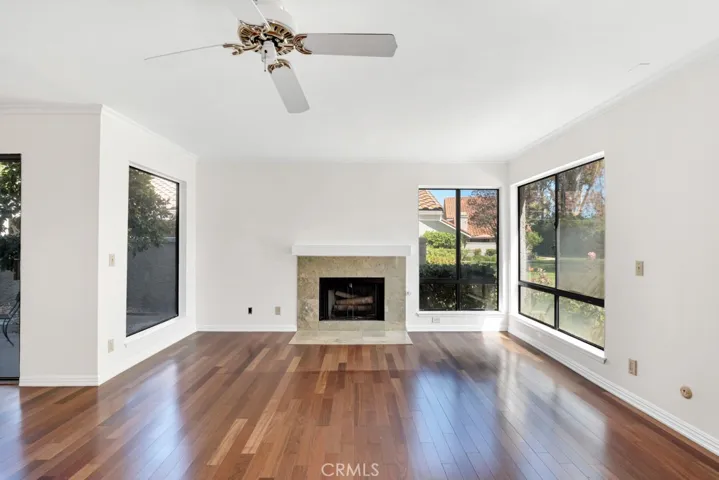905 Thistlegate, Oak Park, California 91377