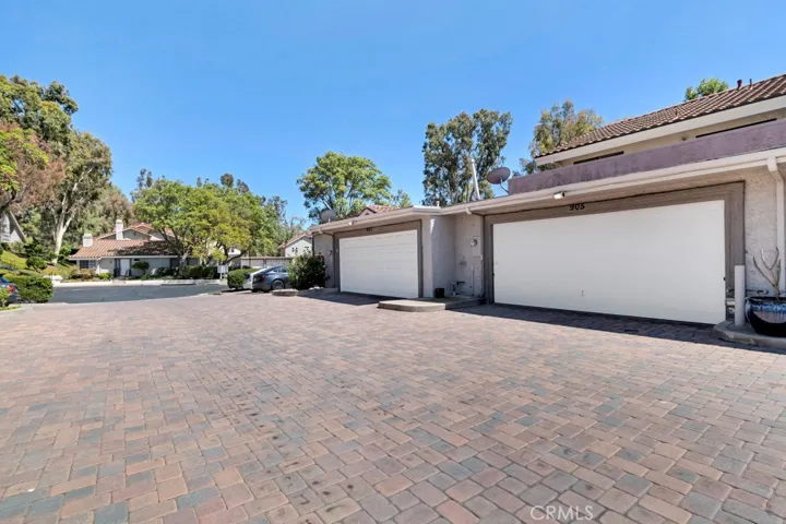 905 Thistlegate, Oak Park, California 91377
