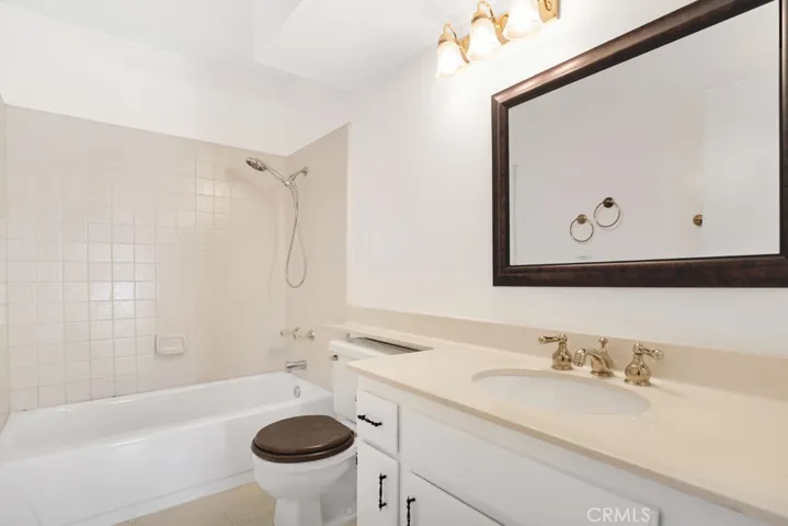 905 Thistlegate, Oak Park, California 91377