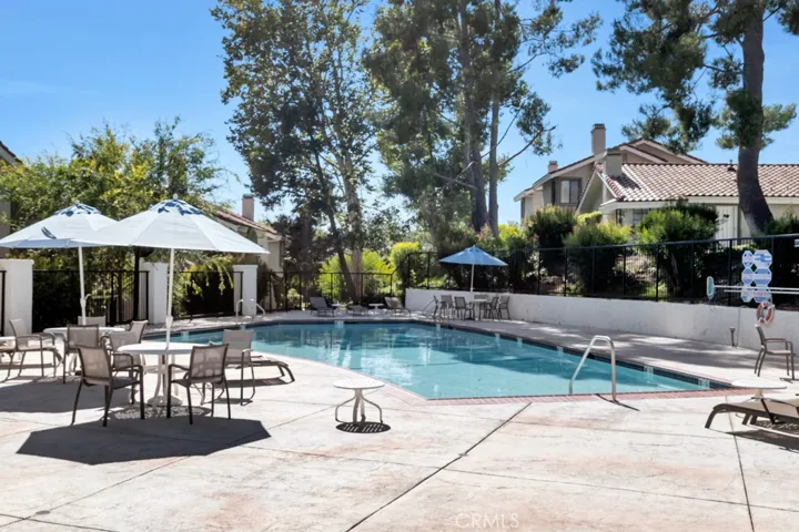 905 Thistlegate, Oak Park, California 91377