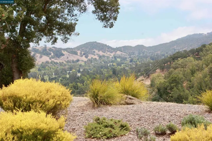 2100 Skycrest Drive 10, Walnut Creek, California 94595