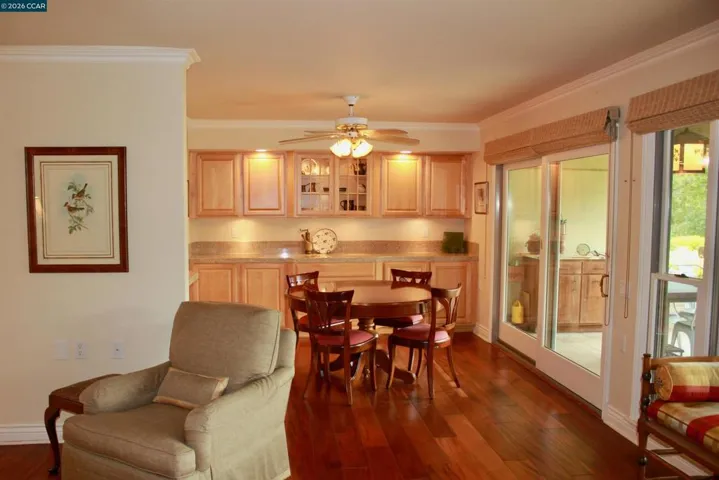 2100 Skycrest Drive 10, Walnut Creek, California 94595