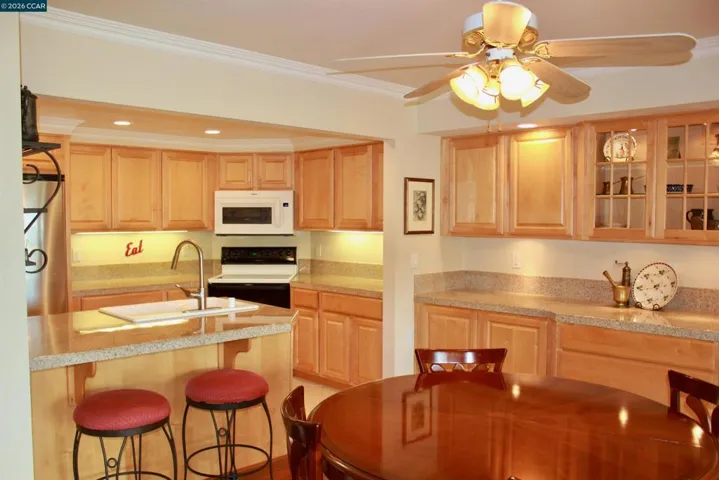 2100 Skycrest Drive 10, Walnut Creek, California 94595
