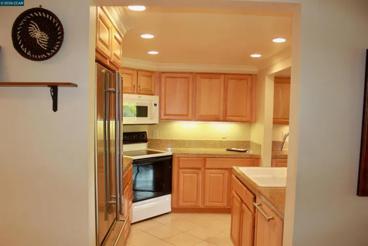 2100 Skycrest Drive 10, Walnut Creek, California 94595