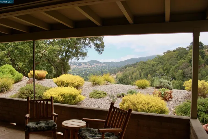 2100 Skycrest Drive 10, Walnut Creek, California 94595