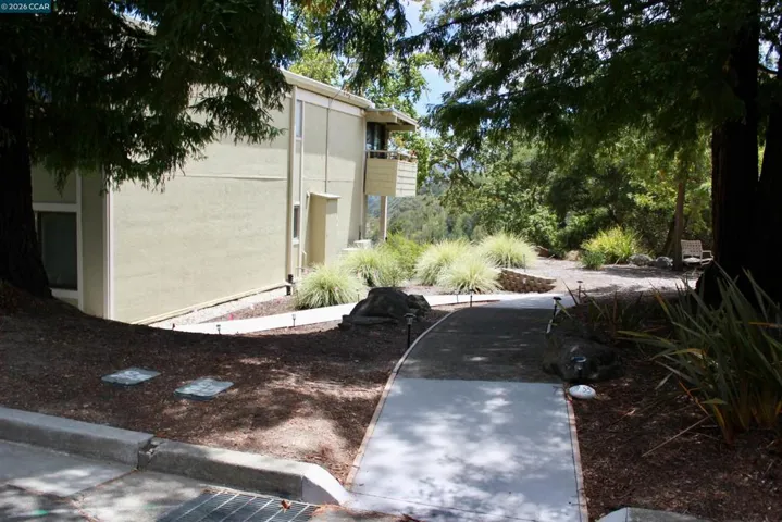 2100 Skycrest Drive 10, Walnut Creek, California 94595