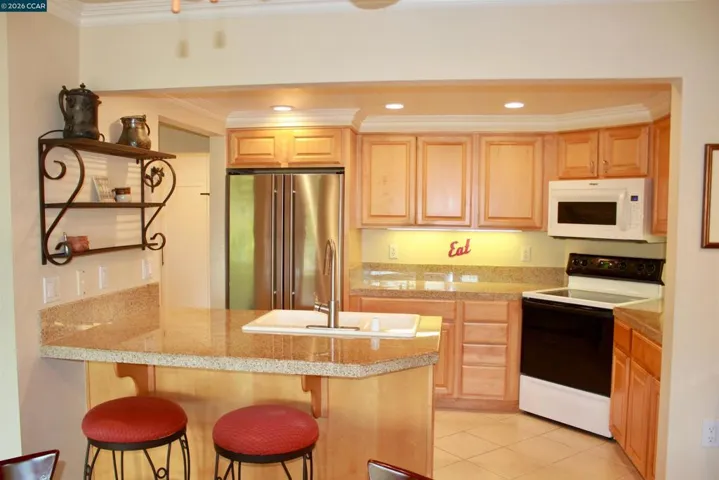 2100 Skycrest Drive 10, Walnut Creek, California 94595