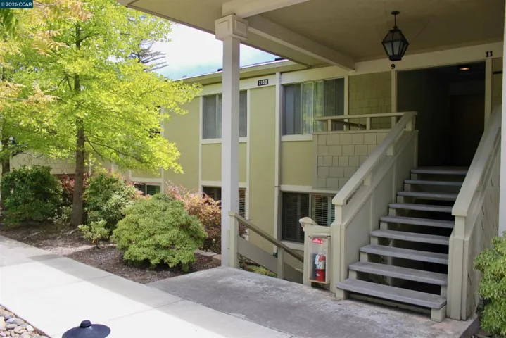 2100 Skycrest Drive 10, Walnut Creek, California 94595