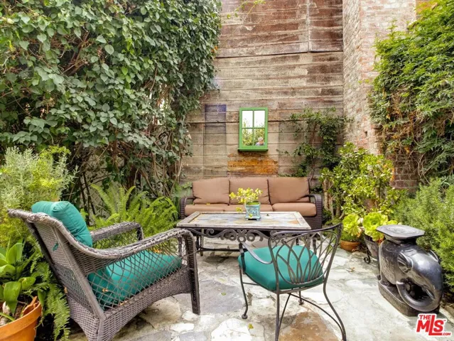 1327 N Hayworth Avenue, West Hollywood, California 90046