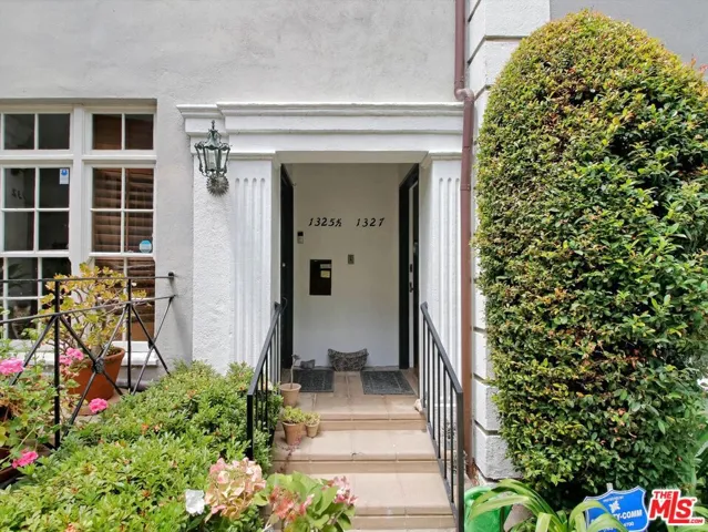 1327 N Hayworth Avenue, West Hollywood, California 90046
