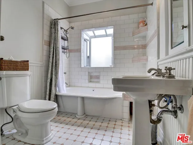 1327 N Hayworth Avenue, West Hollywood, California 90046
