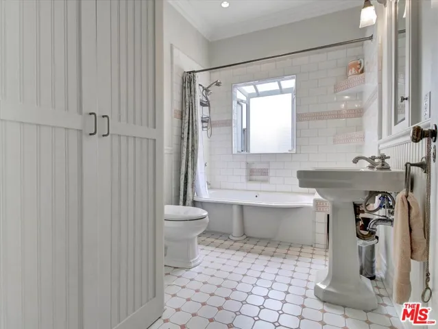 1327 N Hayworth Avenue, West Hollywood, California 90046