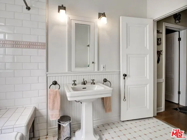 1327 N Hayworth Avenue, West Hollywood, California 90046