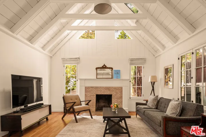 2272 India Street, Los Angeles, California 90039