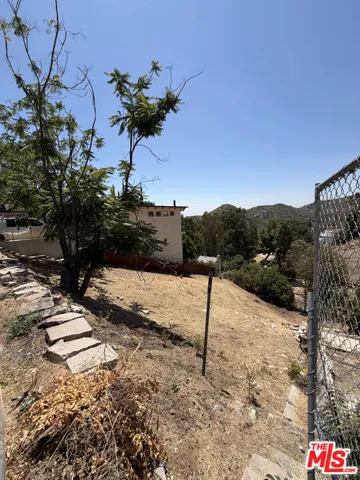 9467 Reverie Road, Tujunga, California 91042