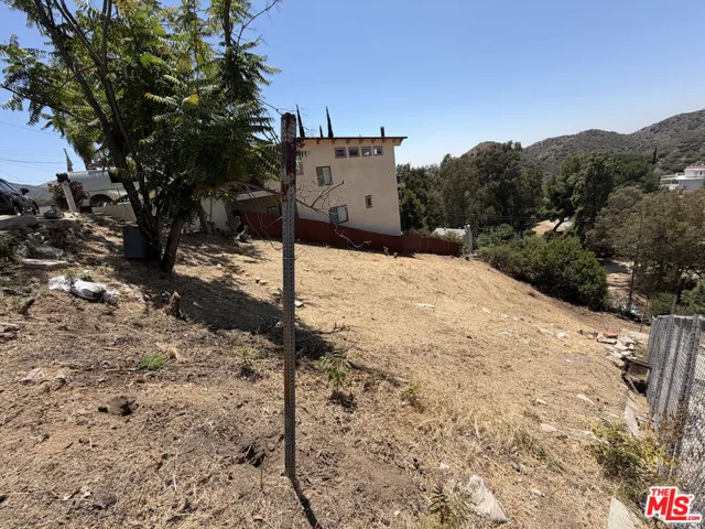 9467 Reverie Road, Tujunga, California 91042