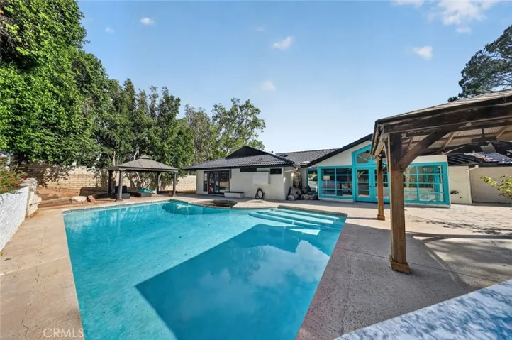 20001 Hiawatha Street, Chatsworth, California 91311