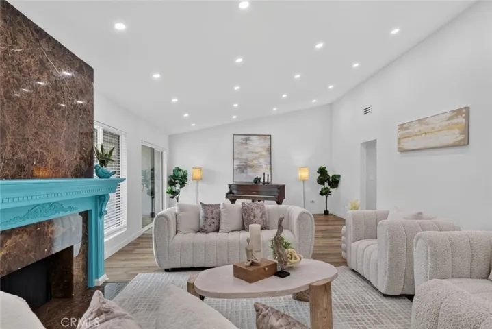 20001 Hiawatha Street, Chatsworth, California 91311