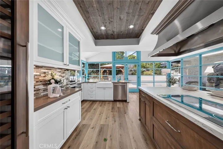 20001 Hiawatha Street, Chatsworth, California 91311