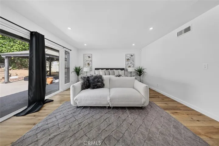 20001 Hiawatha Street, Chatsworth, California 91311