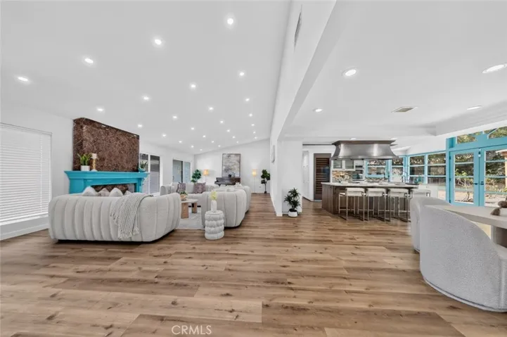 20001 Hiawatha Street, Chatsworth, California 91311