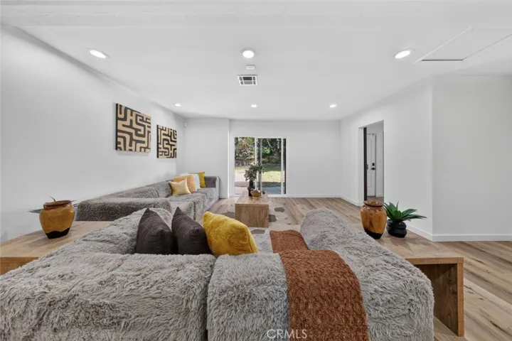 20001 Hiawatha Street, Chatsworth, California 91311